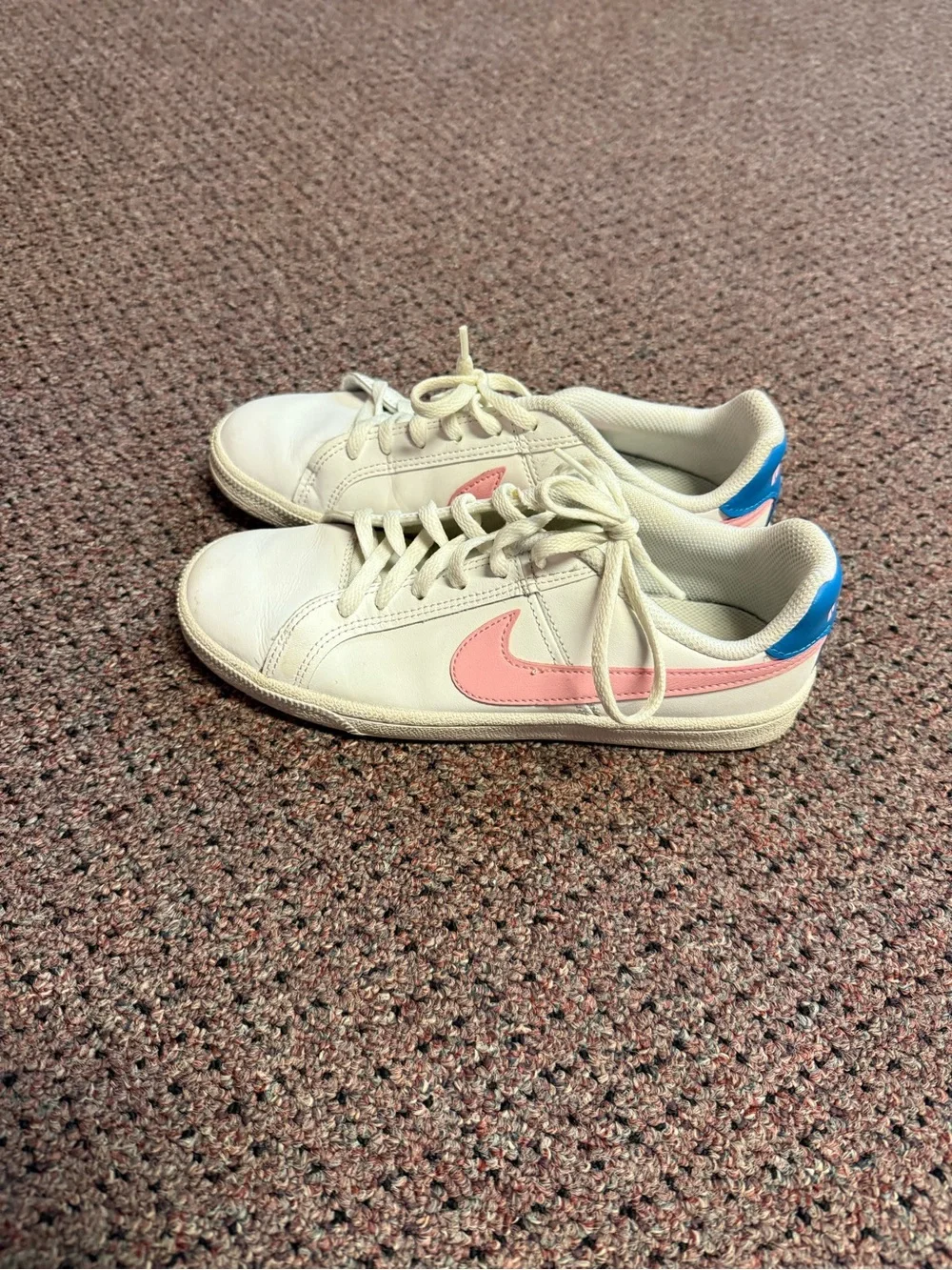 Nike Women's Cream Sneakers with Pink Swoosh and Blue Heel
